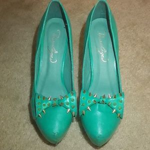 Anette Spiked Bow Platforms